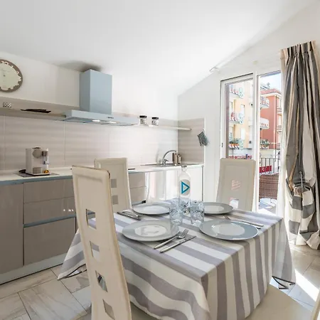 Hostdomus - Casa Madi Appartamento Alassio