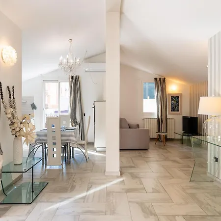 Hostdomus - Casa Madi Appartamento Alassio