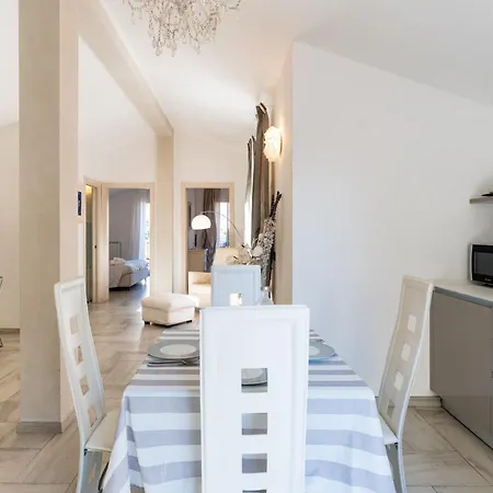 Hostdomus - Casa Madi * Alassio