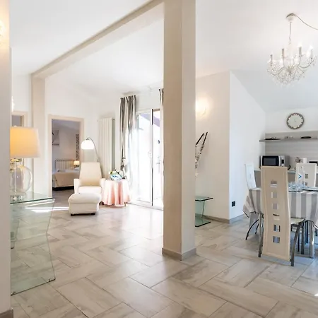 Hostdomus - Casa Madi Appartamento Alassio